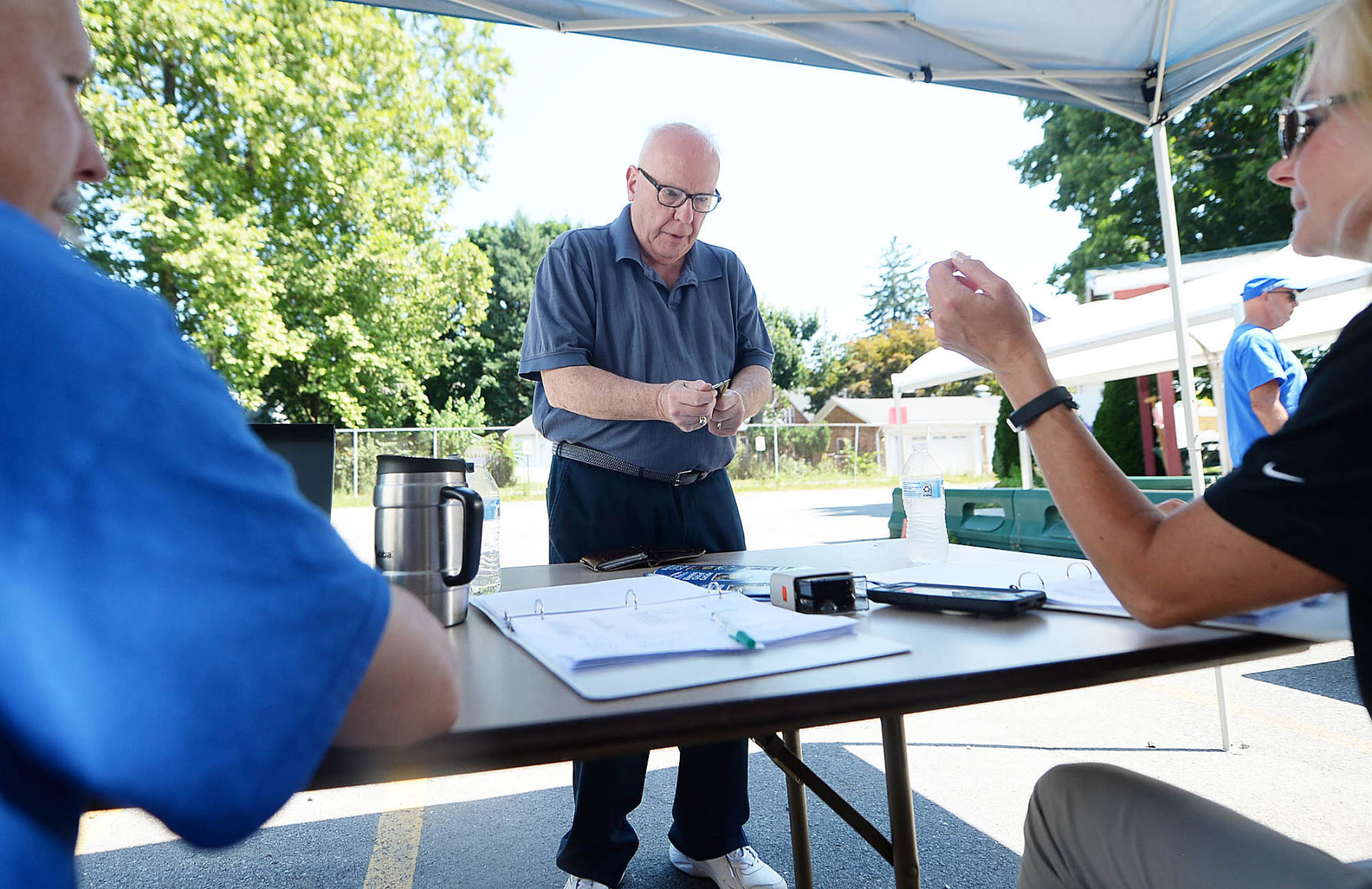 Carlisle Kiwanis club blueberry distribution